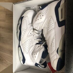 White / Midnight Navy Air Jordan size 11